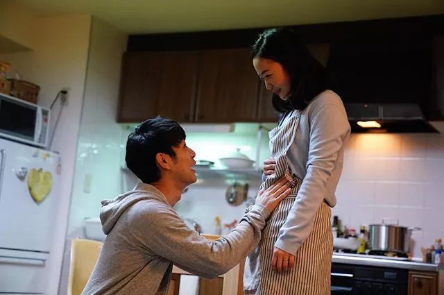 “除夕夜前,她生下一名死婴”:如果人生太难,就去妇产科看看