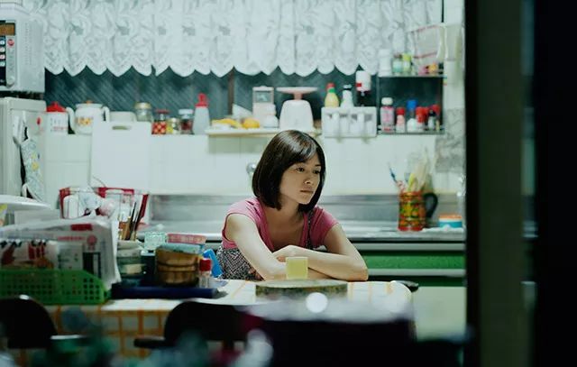 “除夕夜前,她生下一名死婴”:如果人生太难,就去妇产科看看