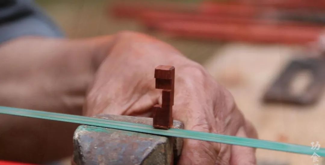 真·鲁班再世！61岁中国大爷造出2500年前鲁班凳，惊艳1000万外国网友：这还是我认识的中国功夫吗？