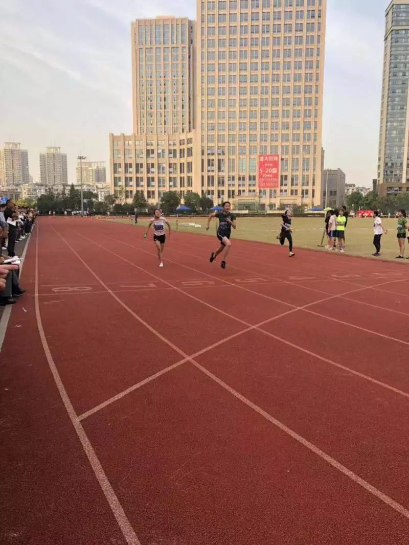 15岁男孩跑步后腿疼,十五岁男孩跑步后腿疼