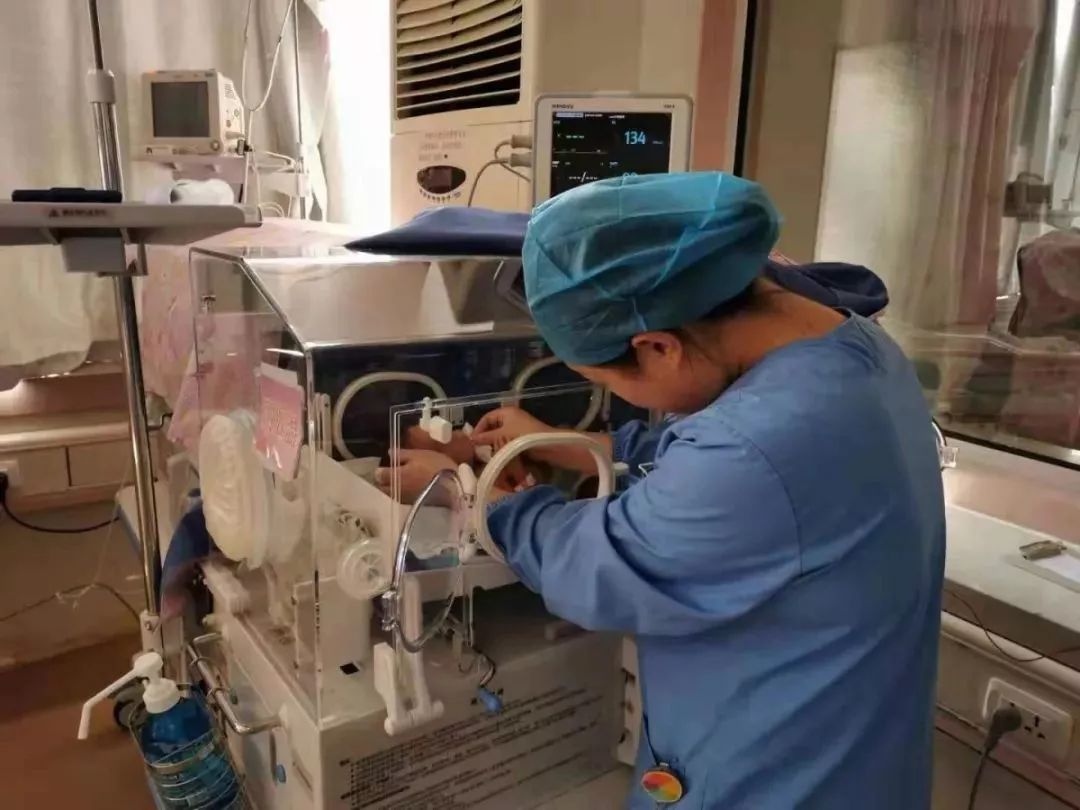 28岁孕妇死亡竟然产下一对双胞胎,安徽女子怀双胞胎后续