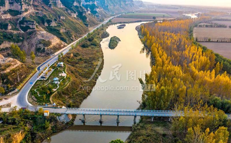 山西万荣汾河碧波,汾河岸边秋色美