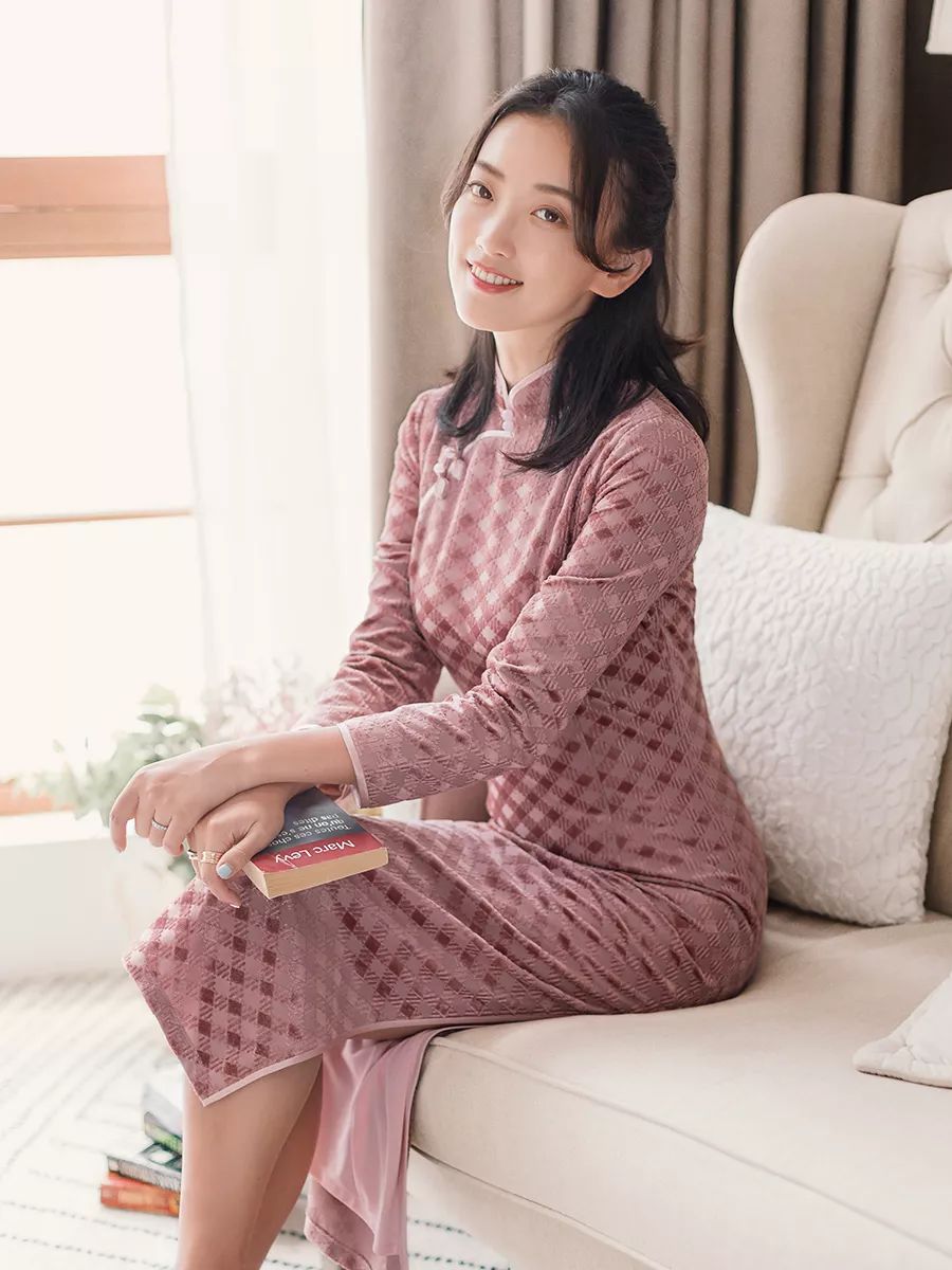 穿上旗袍的女人真好看,穿着旗袍的女人有韵味