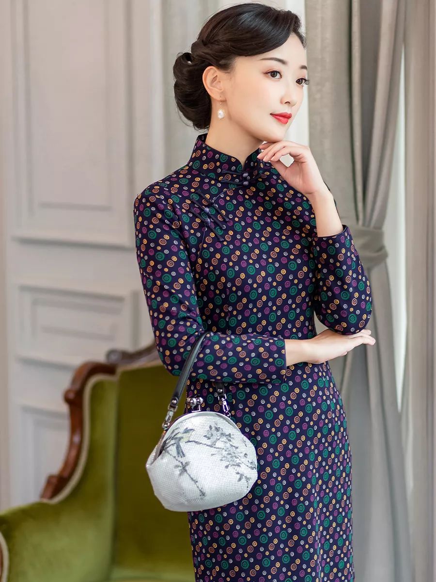 穿上旗袍的女人真好看,穿着旗袍的女人有韵味