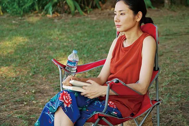 “除夕夜前,她生下一名死婴”:如果人生太难,就去妇产科看看