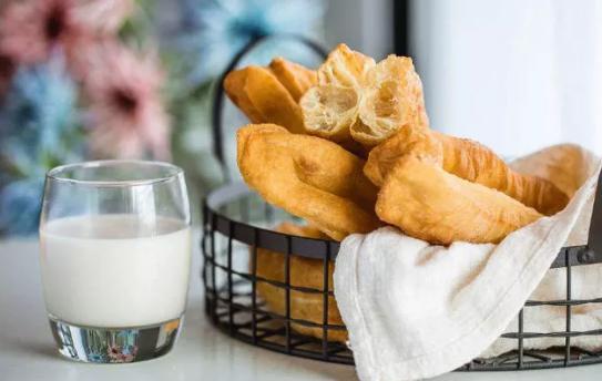 异曲同工歌曲原唱,异曲同工和不谋而合的区别