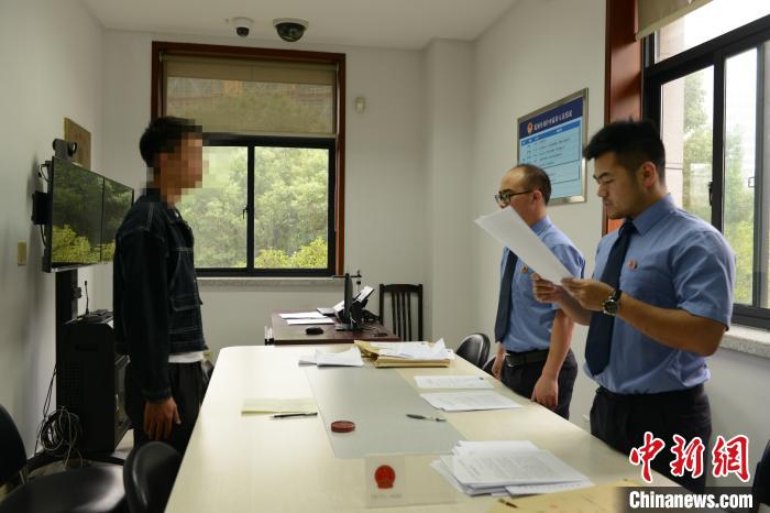 犯罪团伙冒充女性诈骗,冒充年轻女性诈骗案例