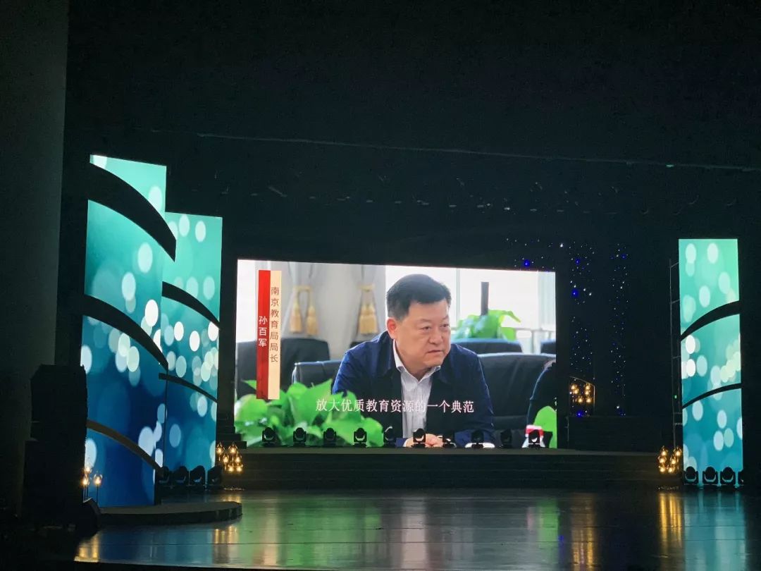 今天,这所学校的生日会惊艳全场