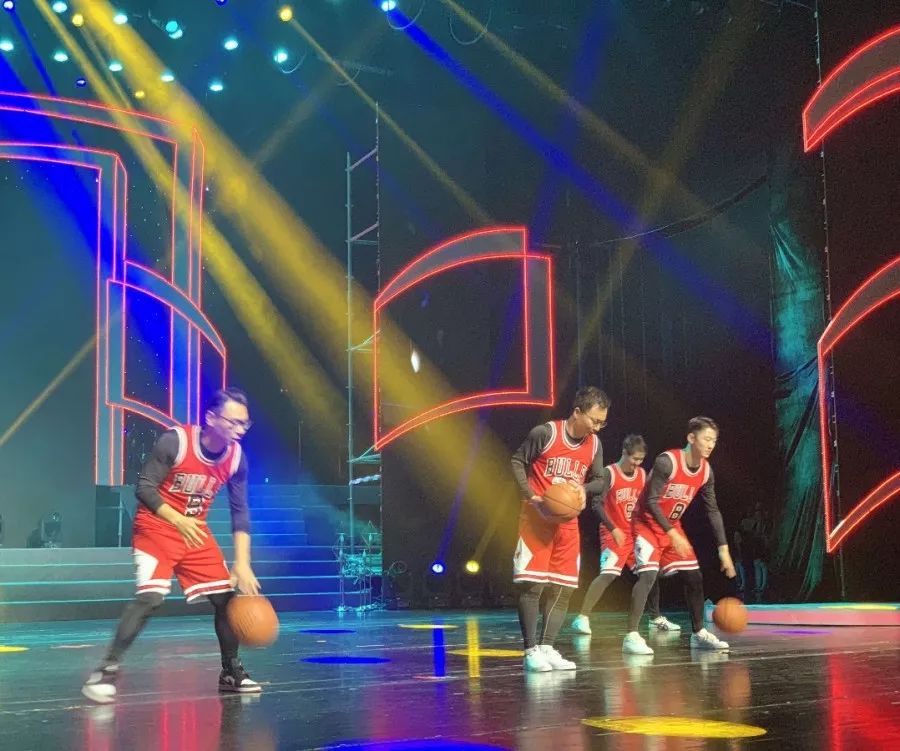 今天,这所学校的生日会惊艳全场