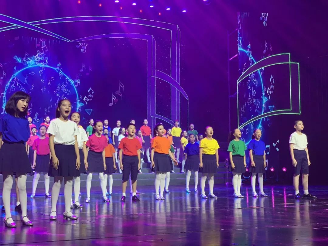 今天,这所学校的生日会惊艳全场