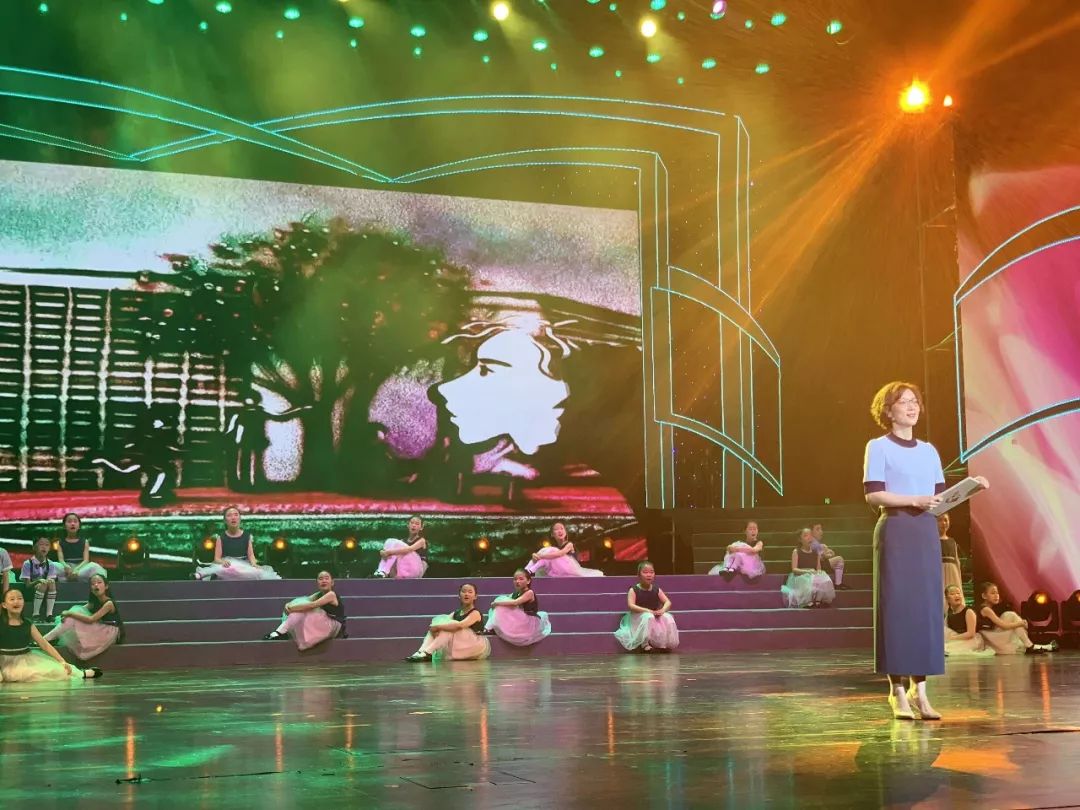 今天,这所学校的生日会惊艳全场