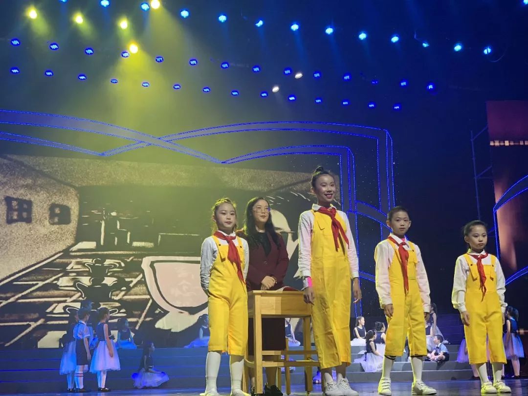 今天,这所学校的生日会惊艳全场