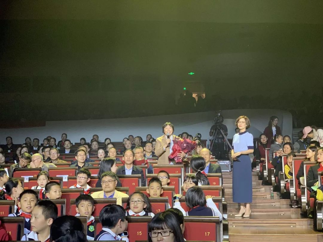 今天,这所学校的生日会惊艳全场