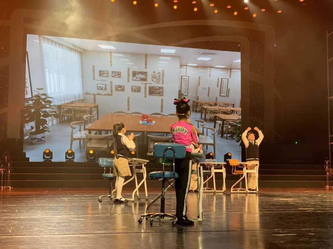 今天,这所学校的生日会惊艳全场