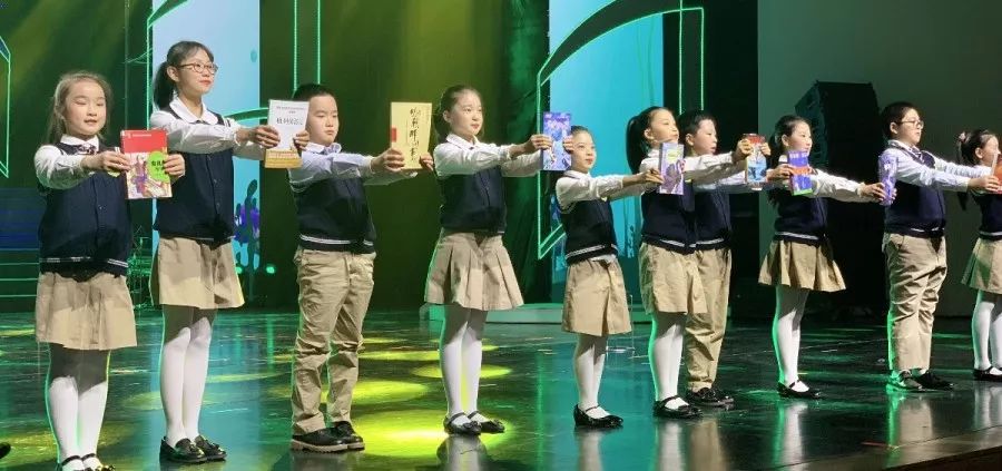 今天,这所学校的生日会惊艳全场