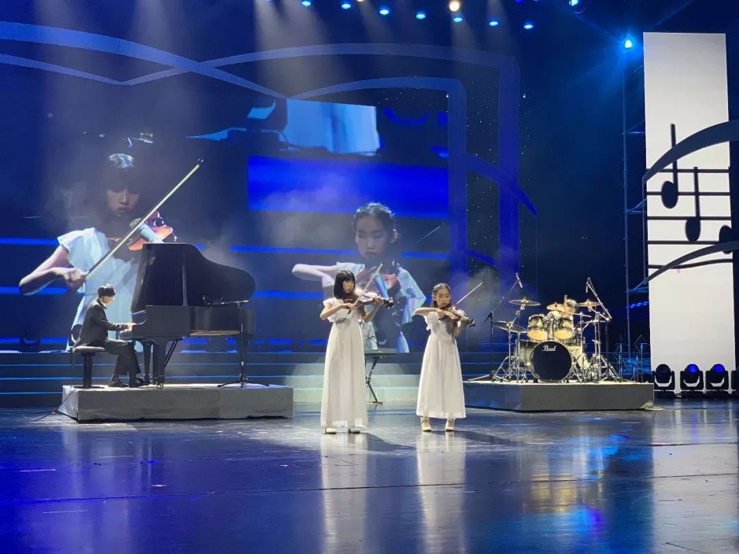 今天,这所学校的生日会惊艳全场