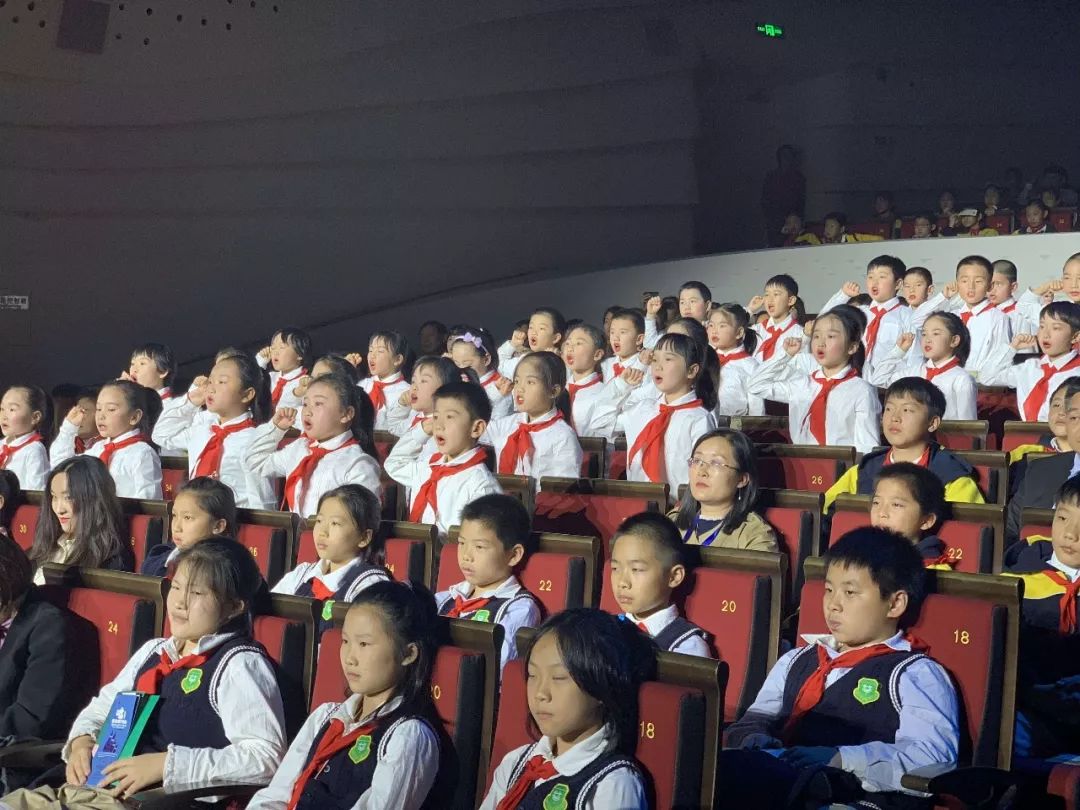 今天,这所学校的生日会惊艳全场