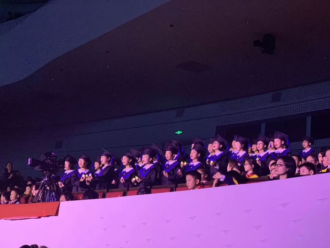 今天,这所学校的生日会惊艳全场