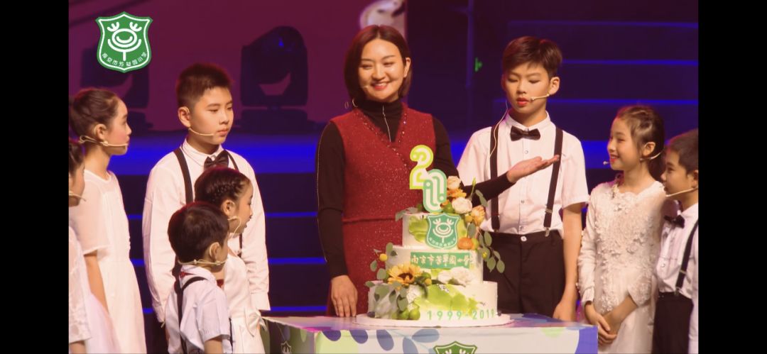 今天,这所学校的生日会惊艳全场