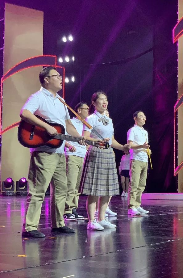 今天,这所学校的生日会惊艳全场