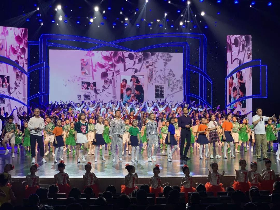 今天,这所学校的生日会惊艳全场