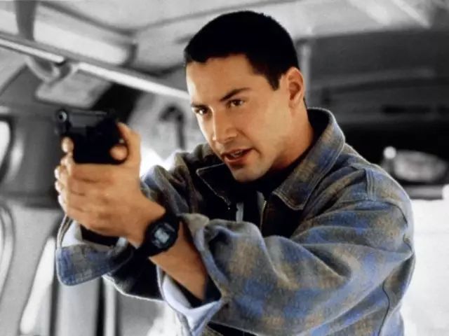 念想了十几年的“血屏”,如今要让你听个科幻故事