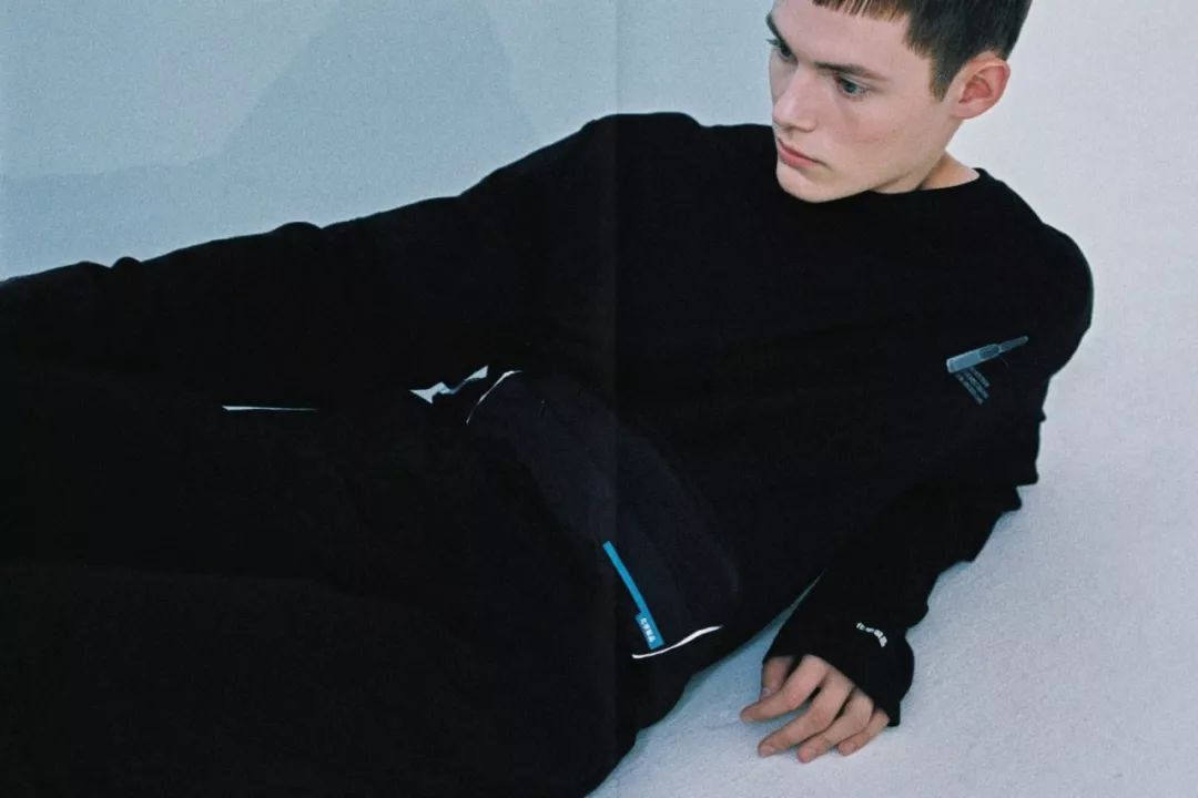 念想了十几年的“血屏”,如今要让你听个科幻故事