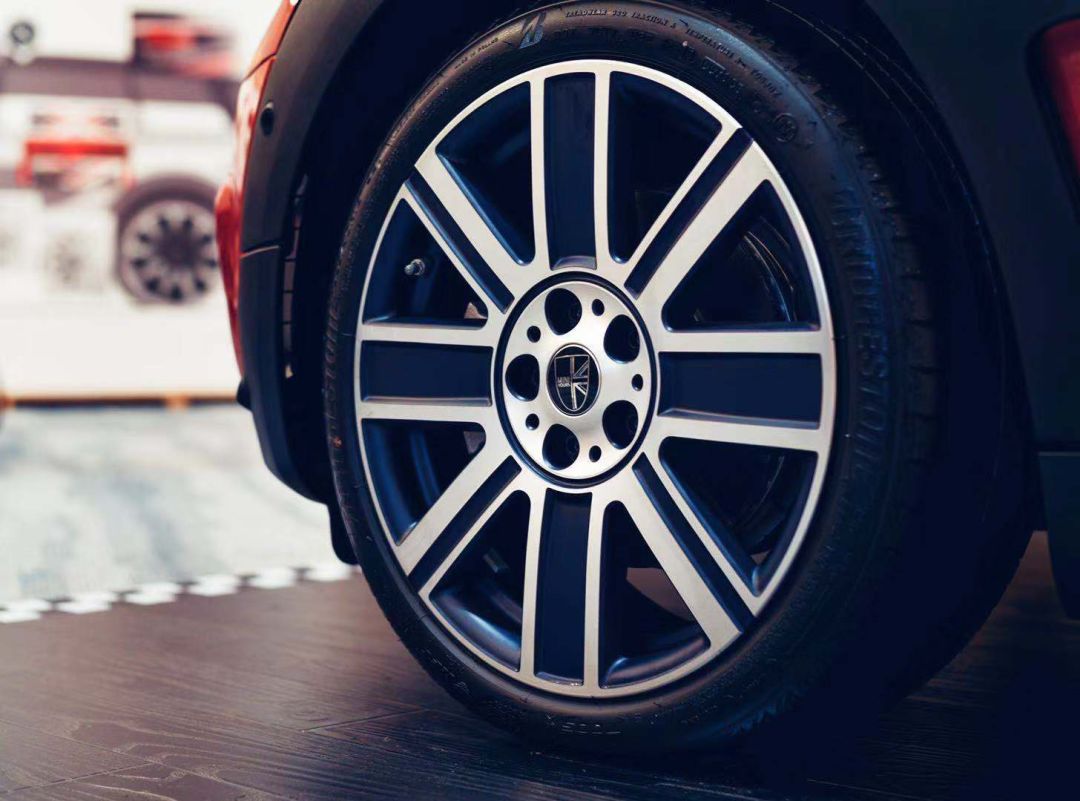 创新复古变装独一无二,时尚单品mini