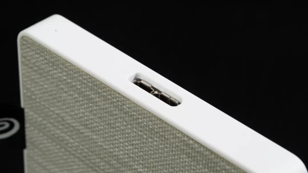 解毒｜移动硬盘不仅可以小巧，还可以更好看。甚至还能获得Adobe摄影计划？