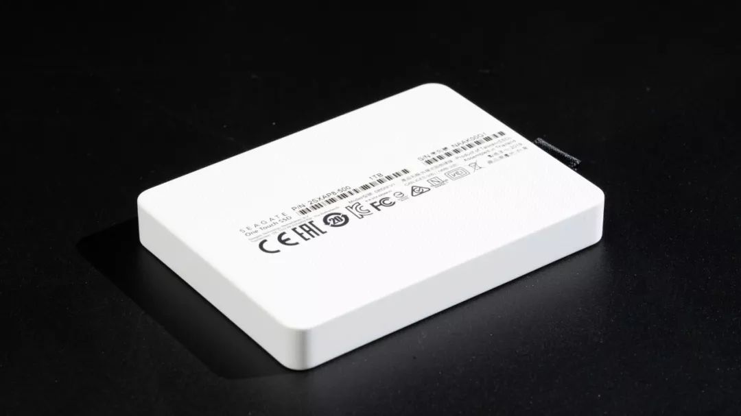 解毒｜移动硬盘不仅可以小巧，还可以更好看。甚至还能获得Adobe摄影计划？