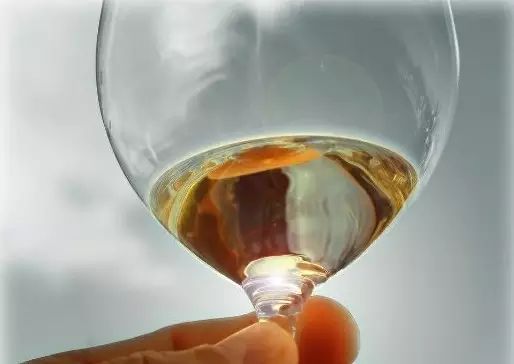 用色素和原浆勾兑的高档洋酒,洋酒勾兑上色剂