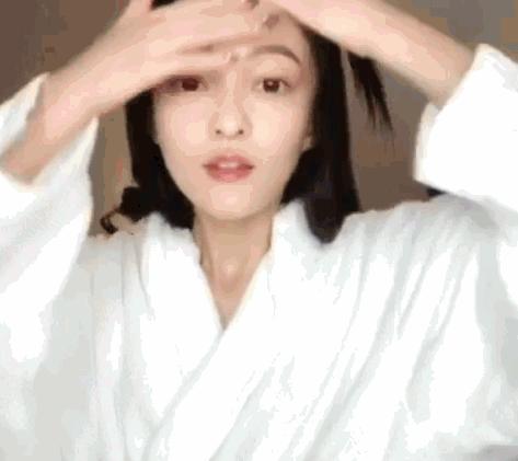 谁说女明星都能当美妆博主,女明星中谁可以抢美妆博主工作呢