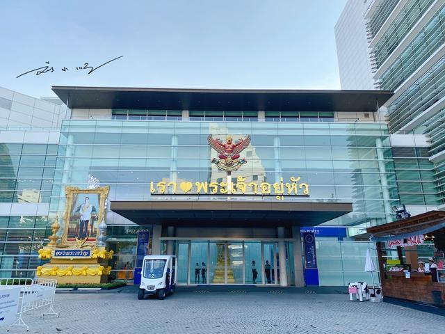 泰国曼谷市区最大的免税店,商品全、价格低,每天被中国游客挤爆