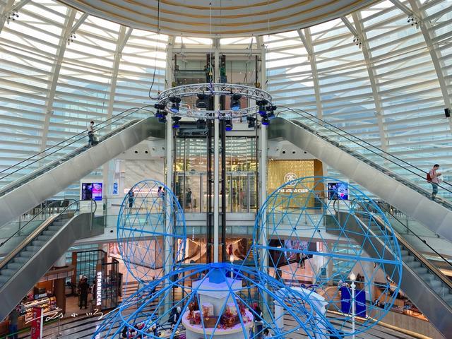 泰国曼谷市区最大的免税店,商品全、价格低,每天被中国游客挤爆