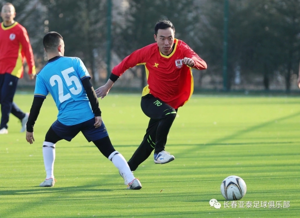 庆祝记者节足球友谊赛,媒体人欢聚一堂庆祝记者节