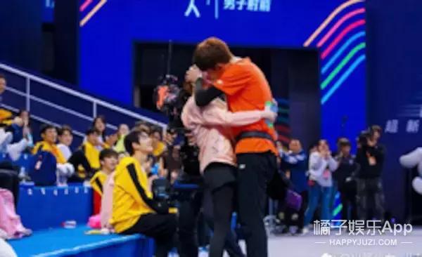 “伪运动会”综艺看了吗?这俩男的真是好绝