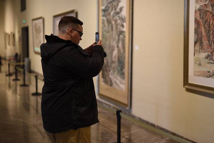 旅居中国10年老外变身“人肉代购”,双十一购物车快撑爆了……