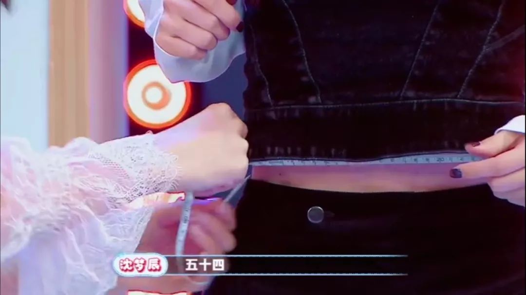 angelababy近日露腰装,angelababy小蛮腰马甲线