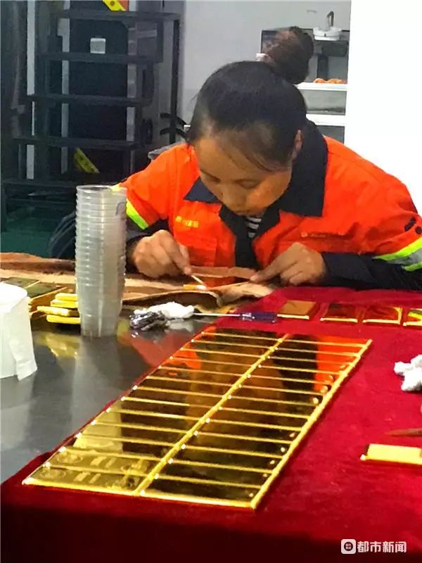 1吨金矿可以提炼多少黄金,100斤金矿石提炼出多少黄金