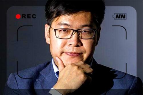 他靠倒卖域名发家,为求合作通过晨跑创造机会,终获百亿身价