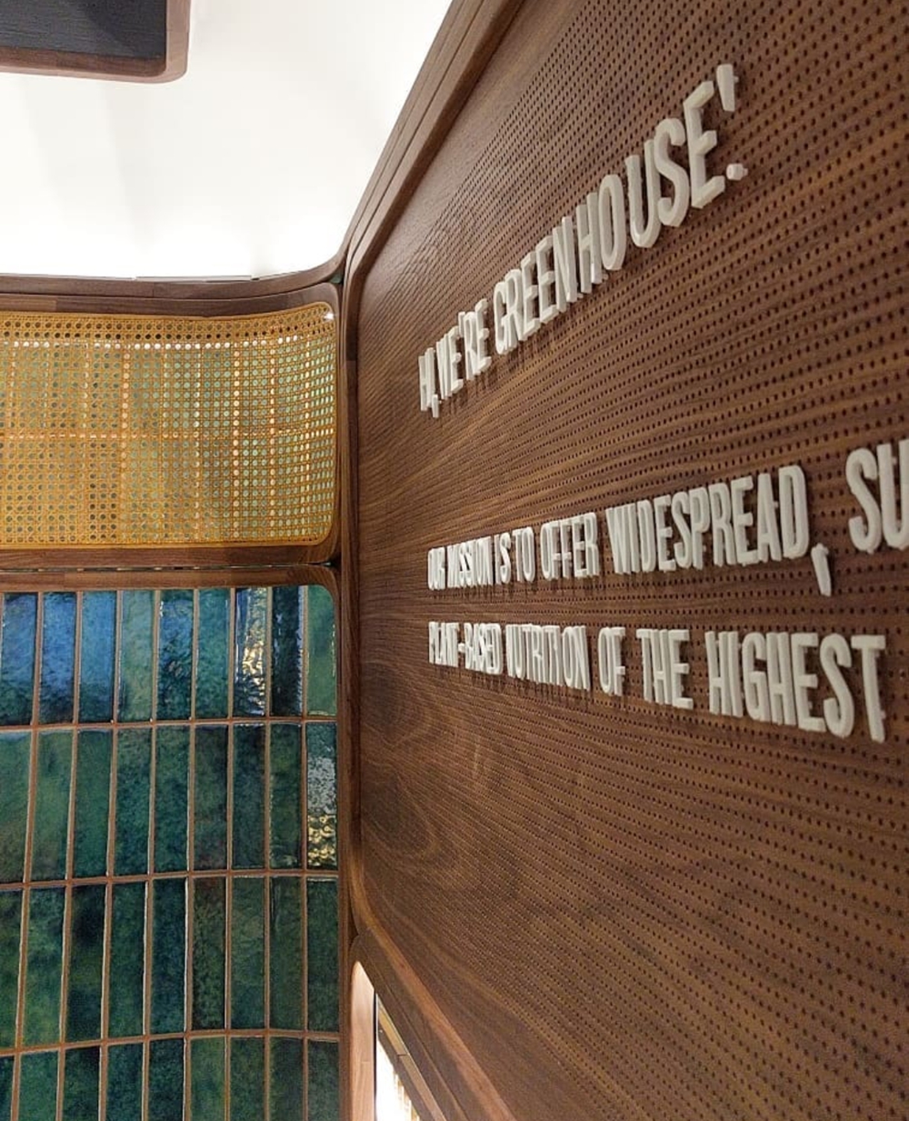 小小果汁店玩起复古油画风，这次真的美到心坎里了