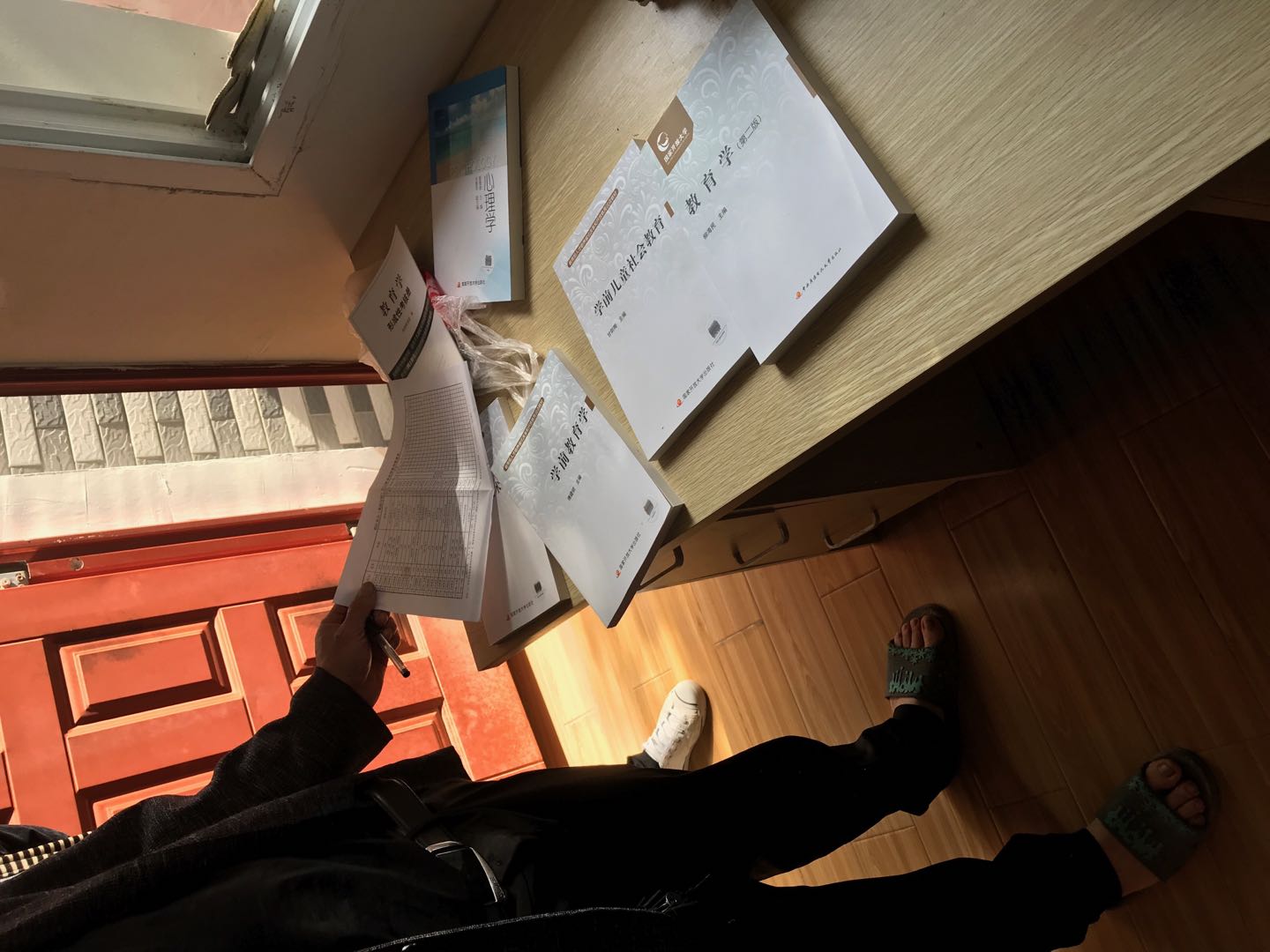 14岁女孩坠楼身亡抑郁症,15岁女孩坠楼抑郁症