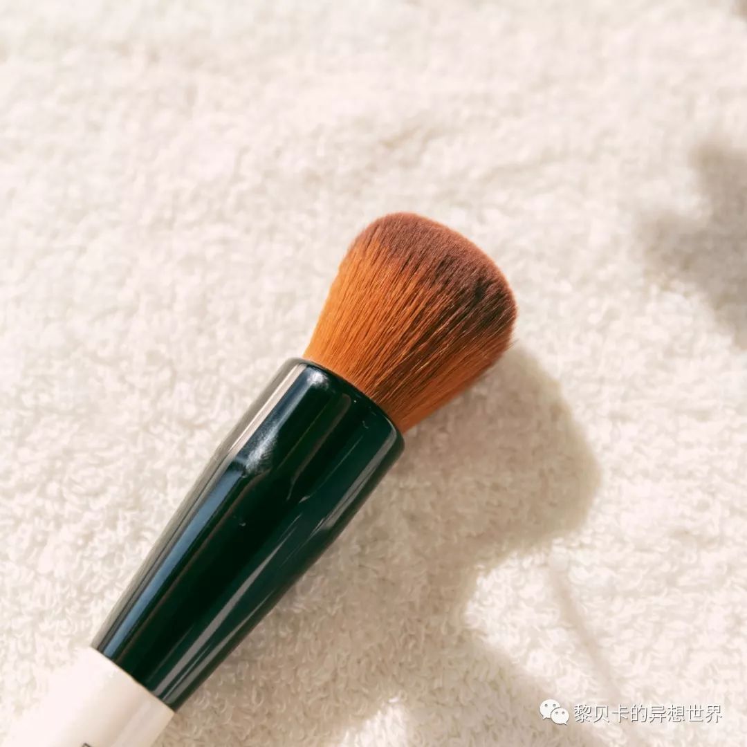 买了很多眼影却还是不会画,买了好多化妆品