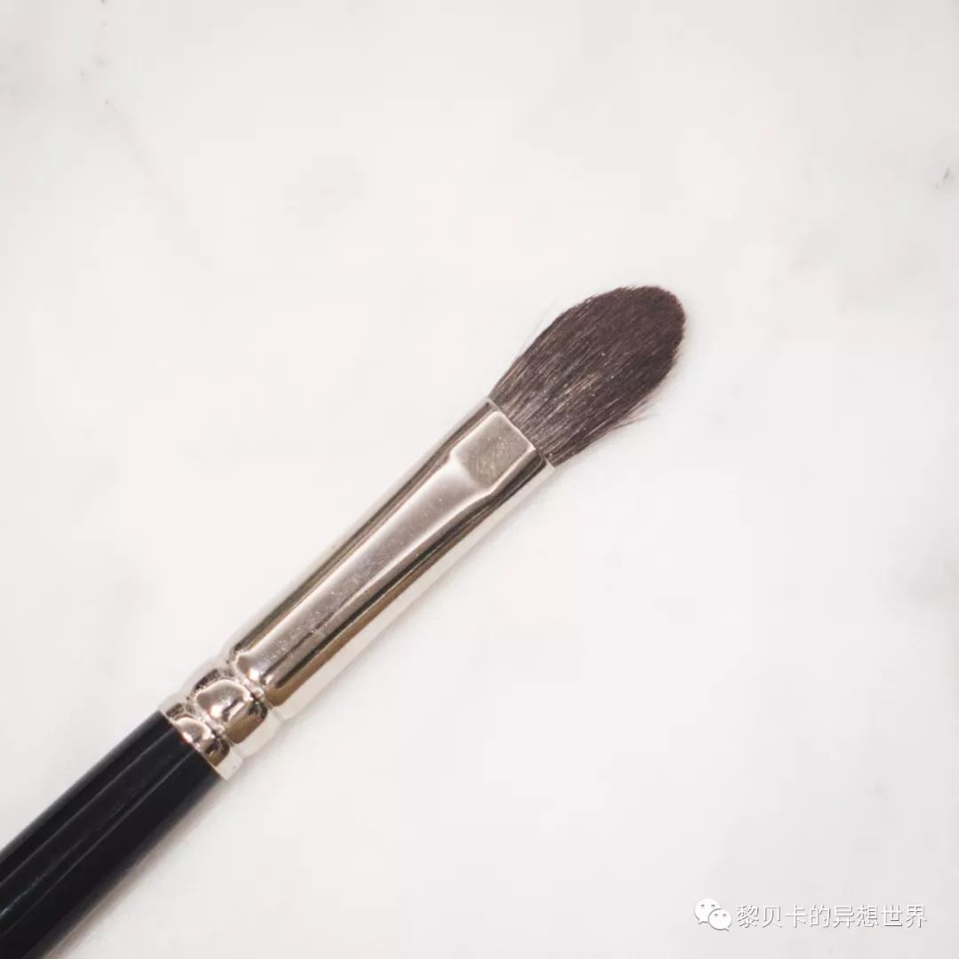 买了很多眼影却还是不会画,买了好多化妆品