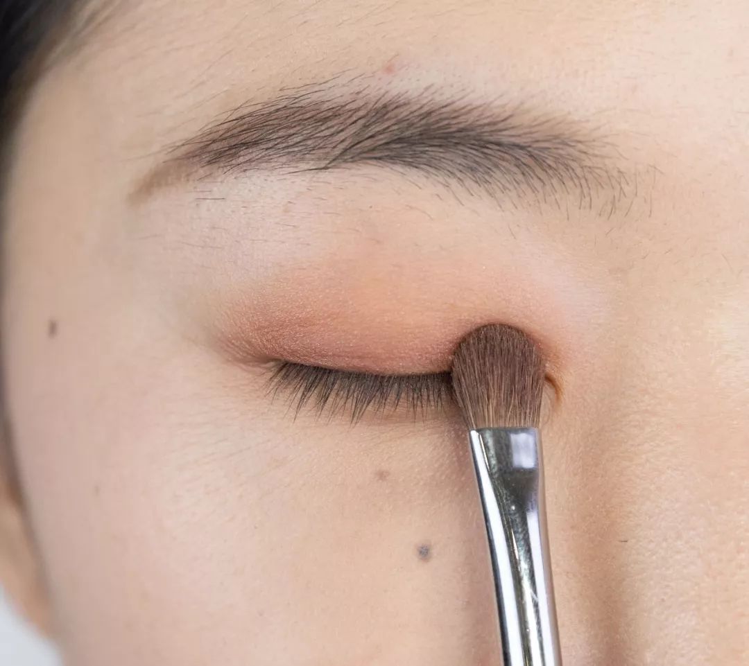 买了很多眼影却还是不会画,买了好多化妆品