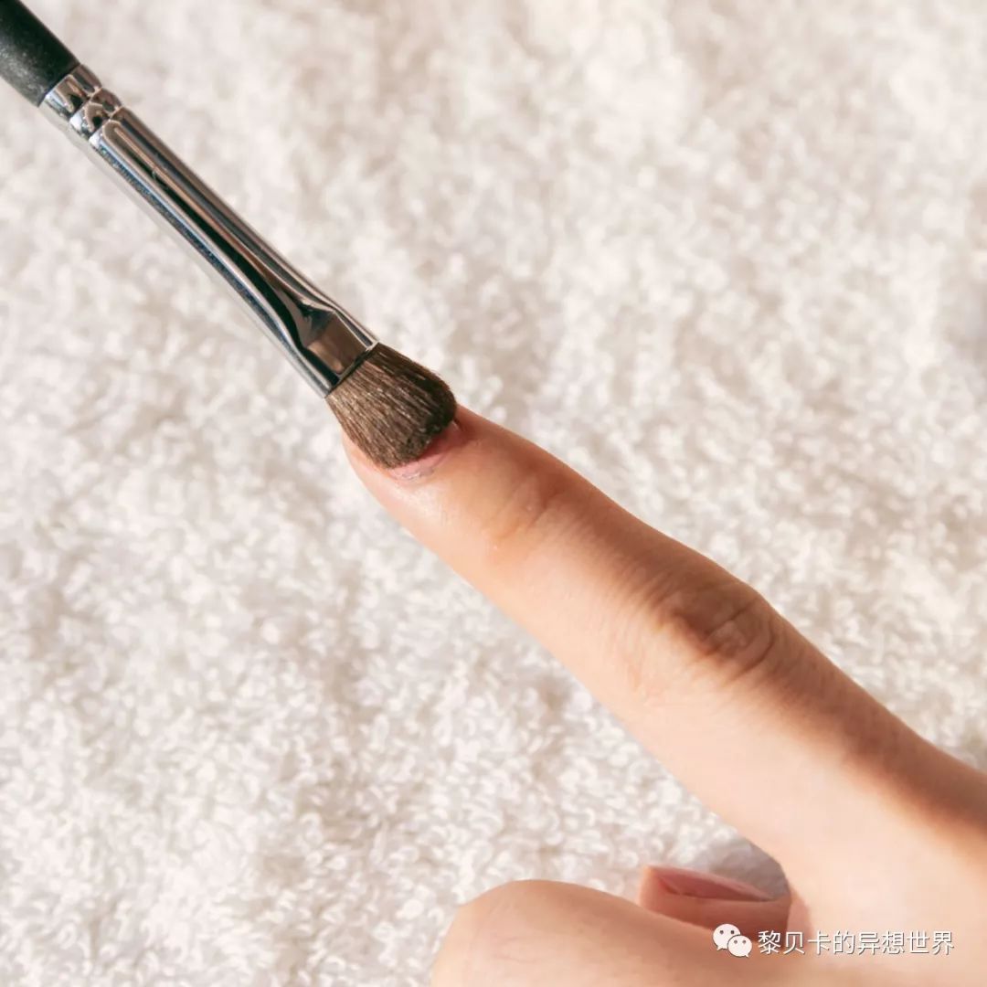 买了很多眼影却还是不会画,买了好多化妆品