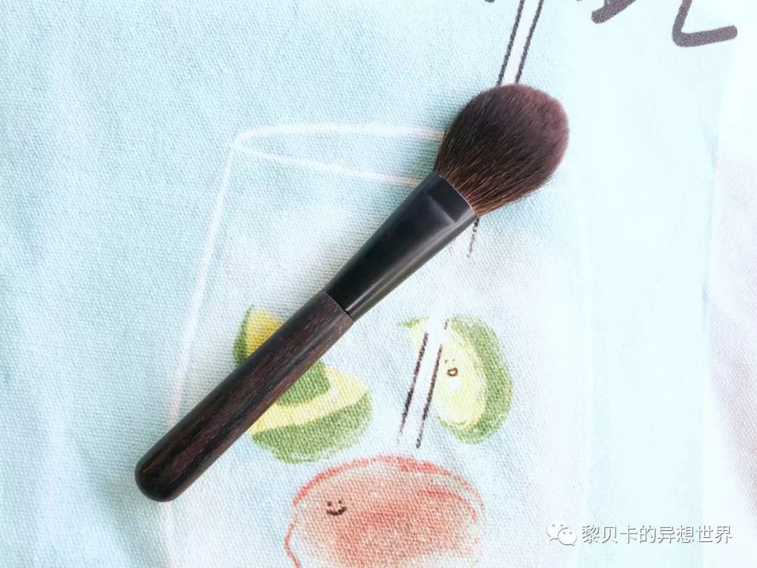 买了很多眼影却还是不会画,买了好多化妆品