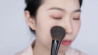 买了很多眼影却还是不会画,买了好多化妆品