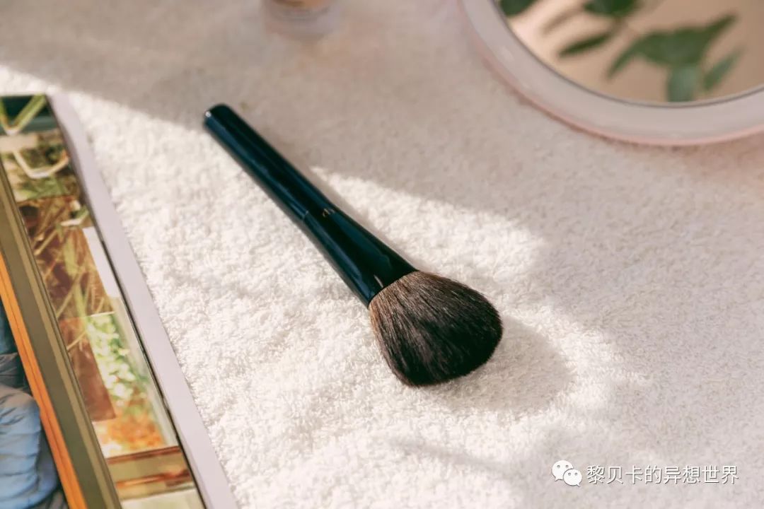 买了很多眼影却还是不会画,买了好多化妆品