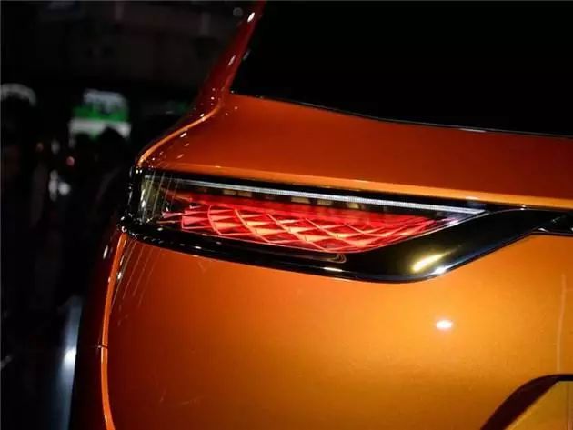 二线豪华品牌启示录|DS之殇,仅靠感观的豪华如何撑起“前卫的巴黎”?